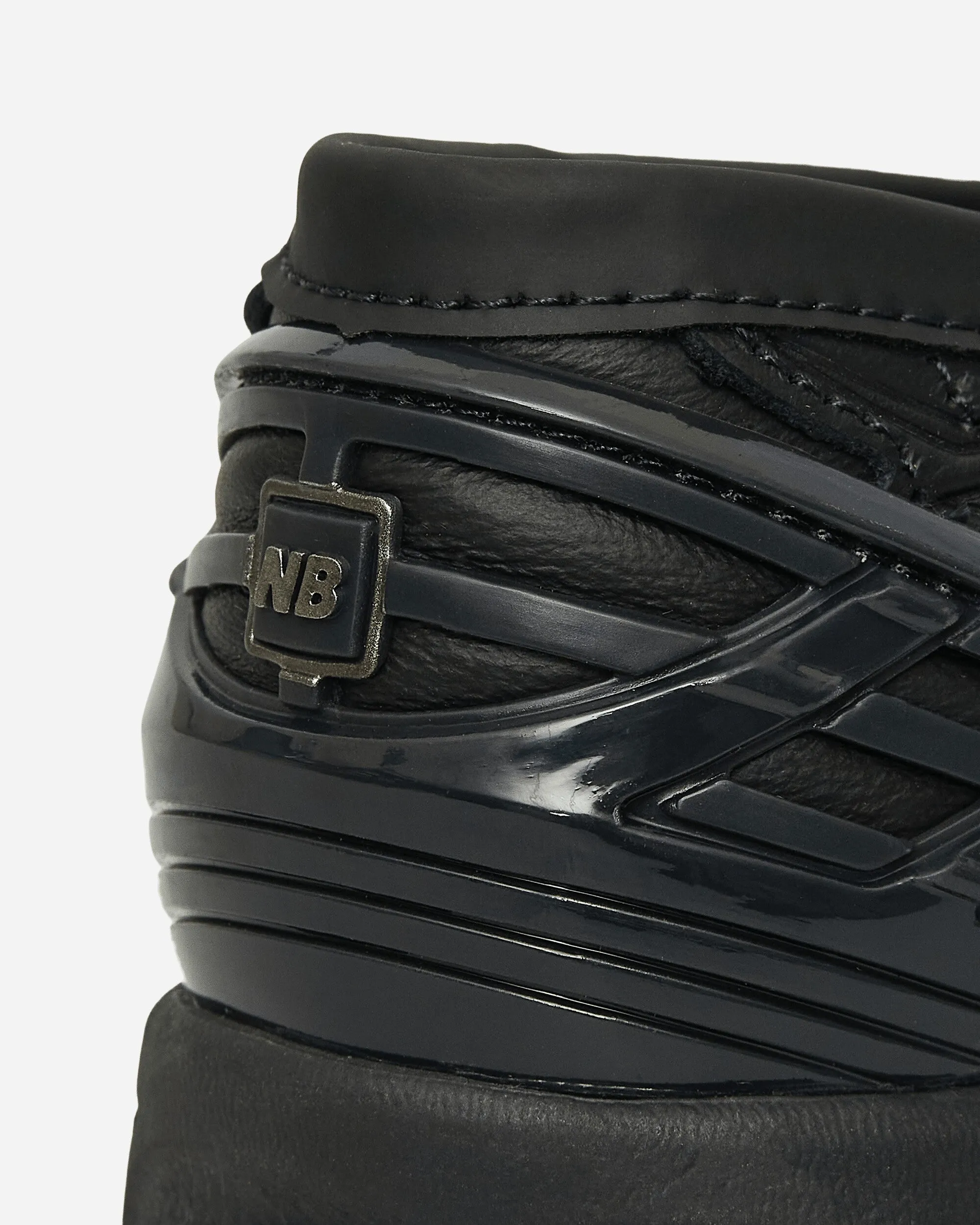 1906L Sneakers Black