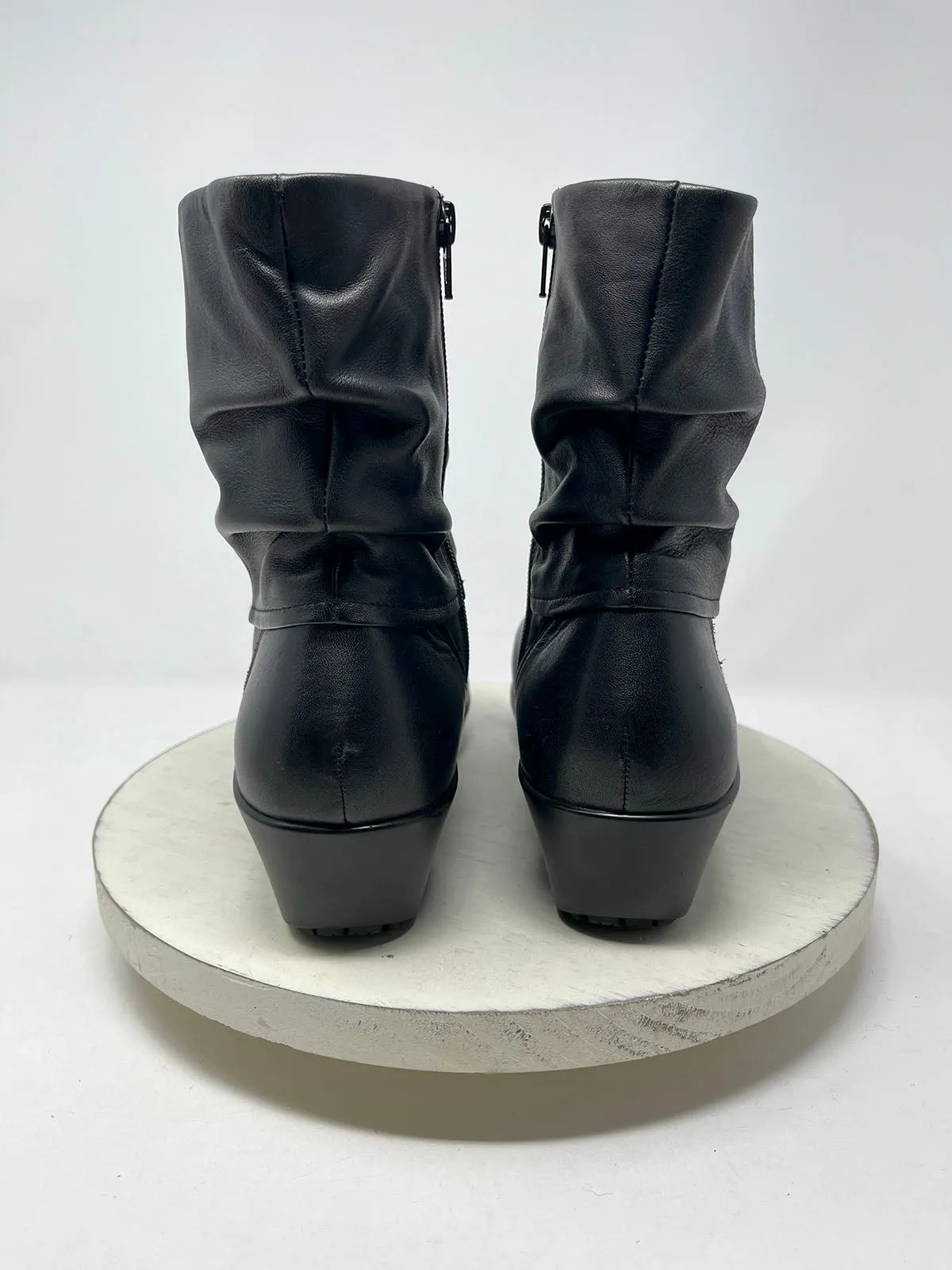 Abeo Size 9.5 Black Leather Ruched Boots
