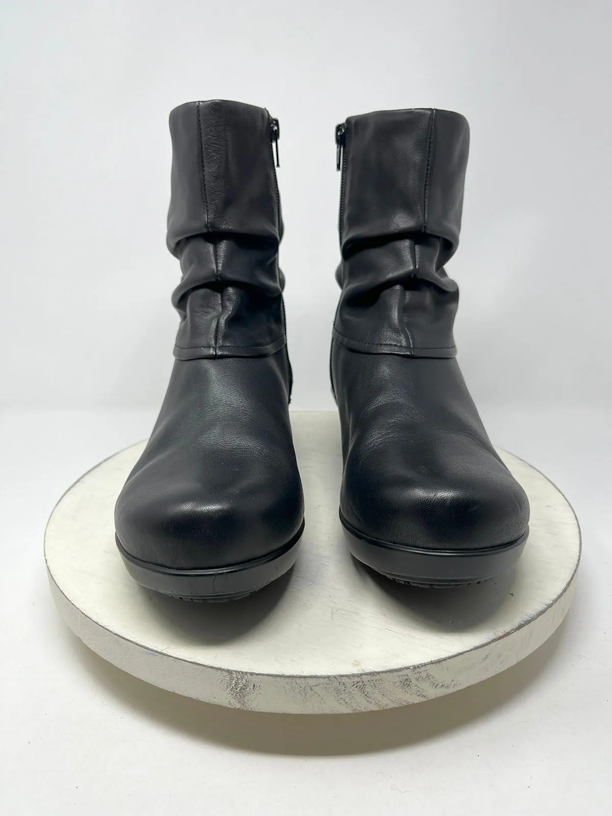 Abeo Size 9.5 Black Leather Ruched Boots