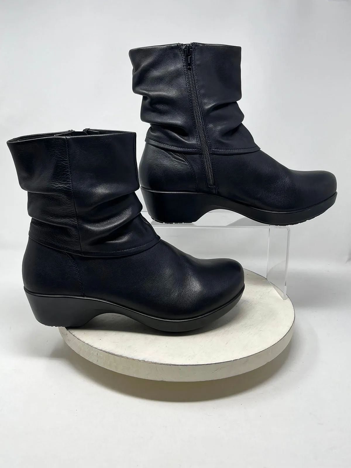 Abeo Size 9.5 Black Leather Ruched Boots